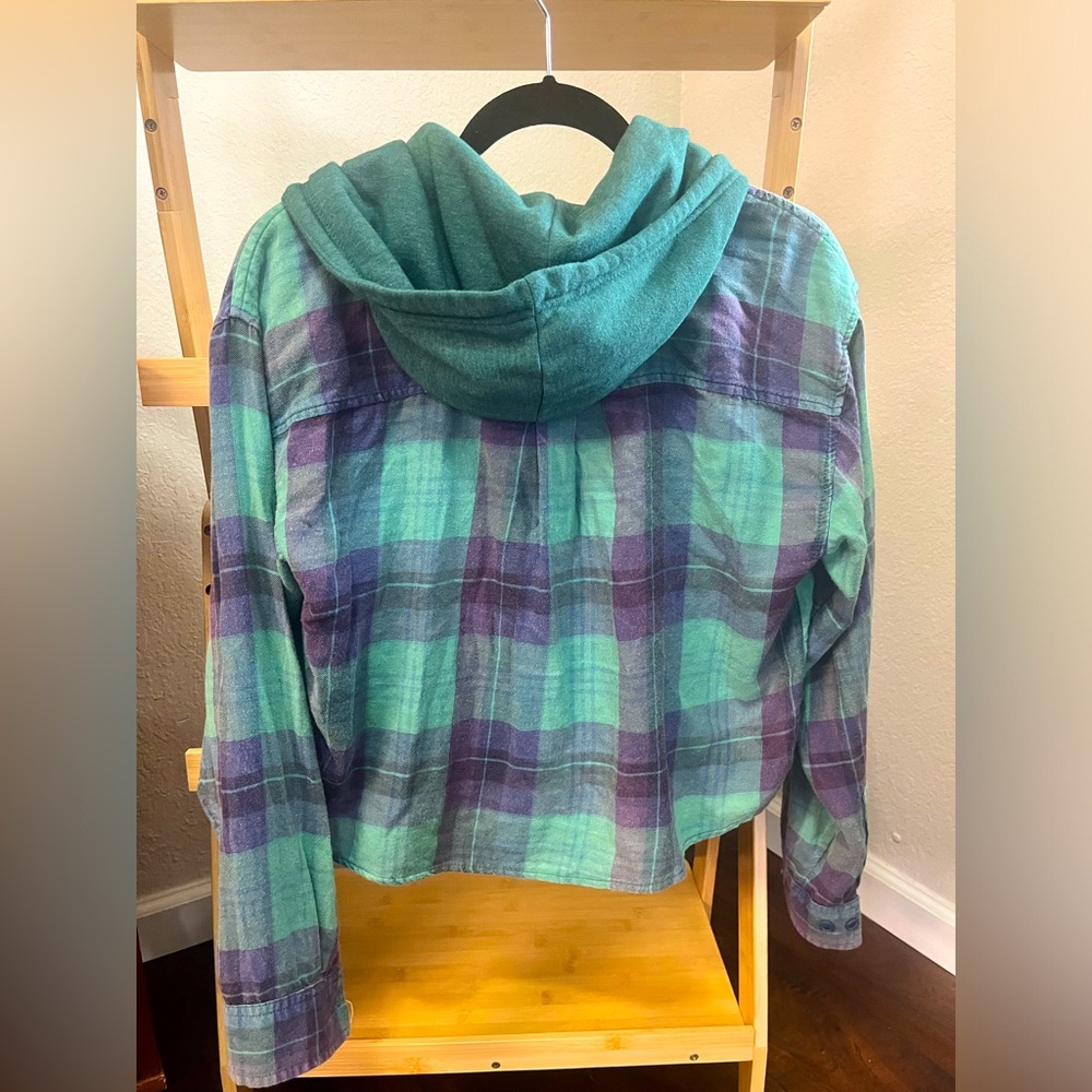 AE cropped lightweight flannel!